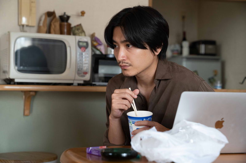 河合優実演じるカナが惹かれた男と捨てた男　金子大地と寛一郎演じる　「ナミビアの砂漠」場面写真