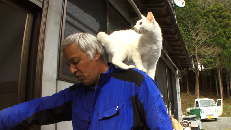 福島県富岡町で、動物たちと10年暮らし続けた男のドキュメント　「ナオト、いまもひとりっきり」公開決定