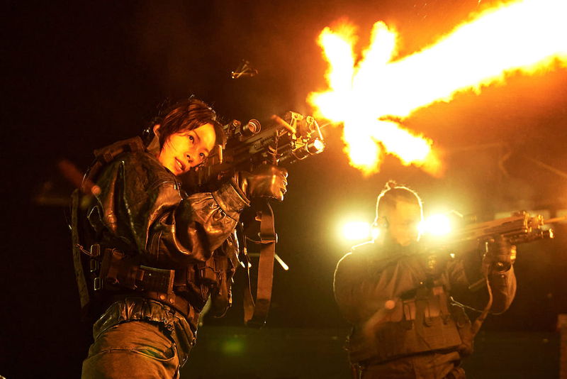 マシンガンの銃弾を目にも止まらぬ速さで避ける超能力者　「THE WITCH／魔女　－増殖－」本編映像