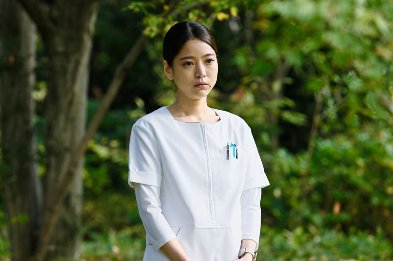 染谷将太が影を宿したたたずまい 瀧内公美は複雑な感情を内に秘めたまなざし 「廃用身」キャラカット