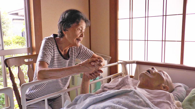 家での最期を希望した父　看取りを決意した母　父と母、最後の日々の記録　「あなたのおみとり」公開決定