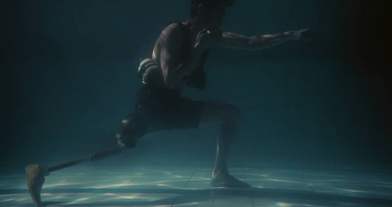 義足のボクサーが激しいトレーニング フィリピンでプロを目指した男の実話「義足のボクサー」本編映像