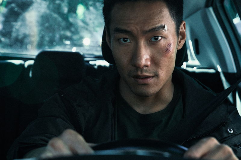 トニー・レオンの落ち着いた表情　経済犯罪捜査班との激しい駆け引き　「フォックス・ハント」場面写真