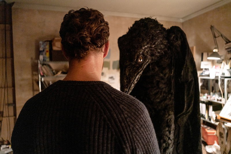 カンバーバッチが、“父”としての喪失や葛藤、愛を体現 「フェザーズ その家に巣食うもの」場面写真