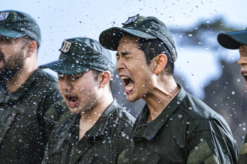 海軍特殊部隊の訓練で限界まで追いつめられる参加者たち　リアリティショー「カッチャサナイ２」配信開始