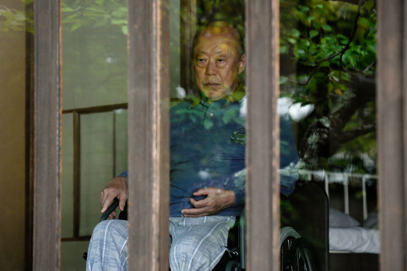 染谷将太が影を宿したたたずまい 瀧内公美は複雑な感情を内に秘めたまなざし 「廃用身」キャラカット