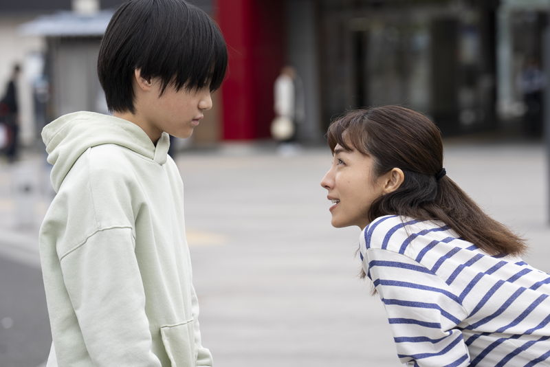 満島ひかり 元夫の遺体を眺める姿 家族を支える母親役 「兄を持ち運べるサイズに」場面写真