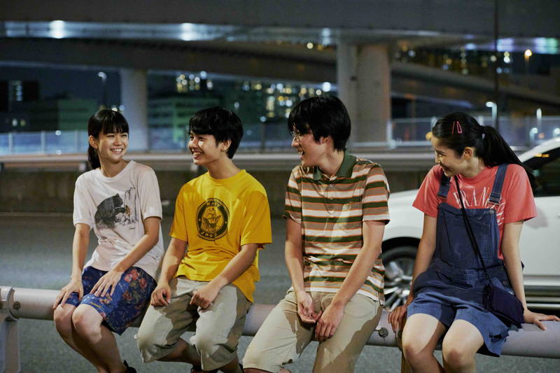 寄川歌太、栗林藍希、上原実矩、細田佳央太　若手俳優の弾ける笑顔　「青葉家のテーブル」メイキング写真