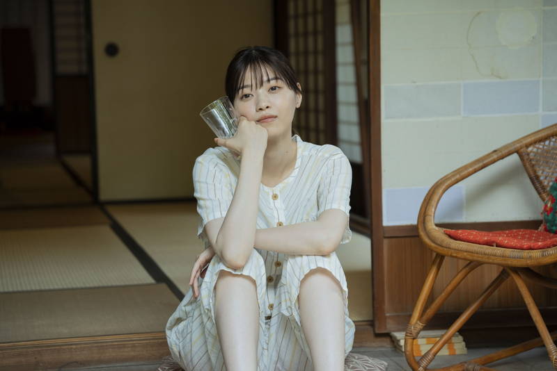 西野七瀬　パジャマ姿で思いにふける姿　恋心を抱く神尾楓珠を見つめる姿も　「恋は光」場面写真