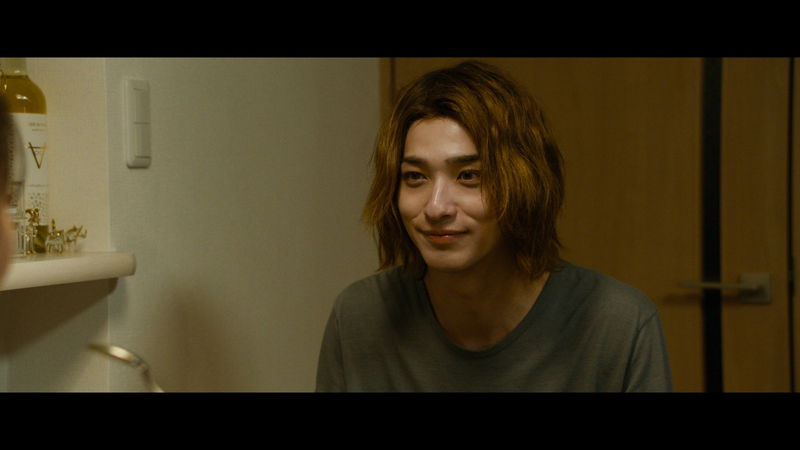 横浜流星　まぶたを一重に＆ぼさぼさの髪とひげで顔を隠す姿　”5つの顔”を演じ分ける　「正体」場面写真