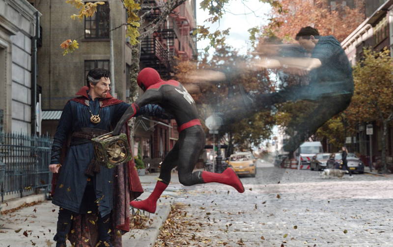スパイダーマンVSドクター・ストレンジ？　ミラー・ディメンションで戦い　「スパイダーマンNWH」本編映像