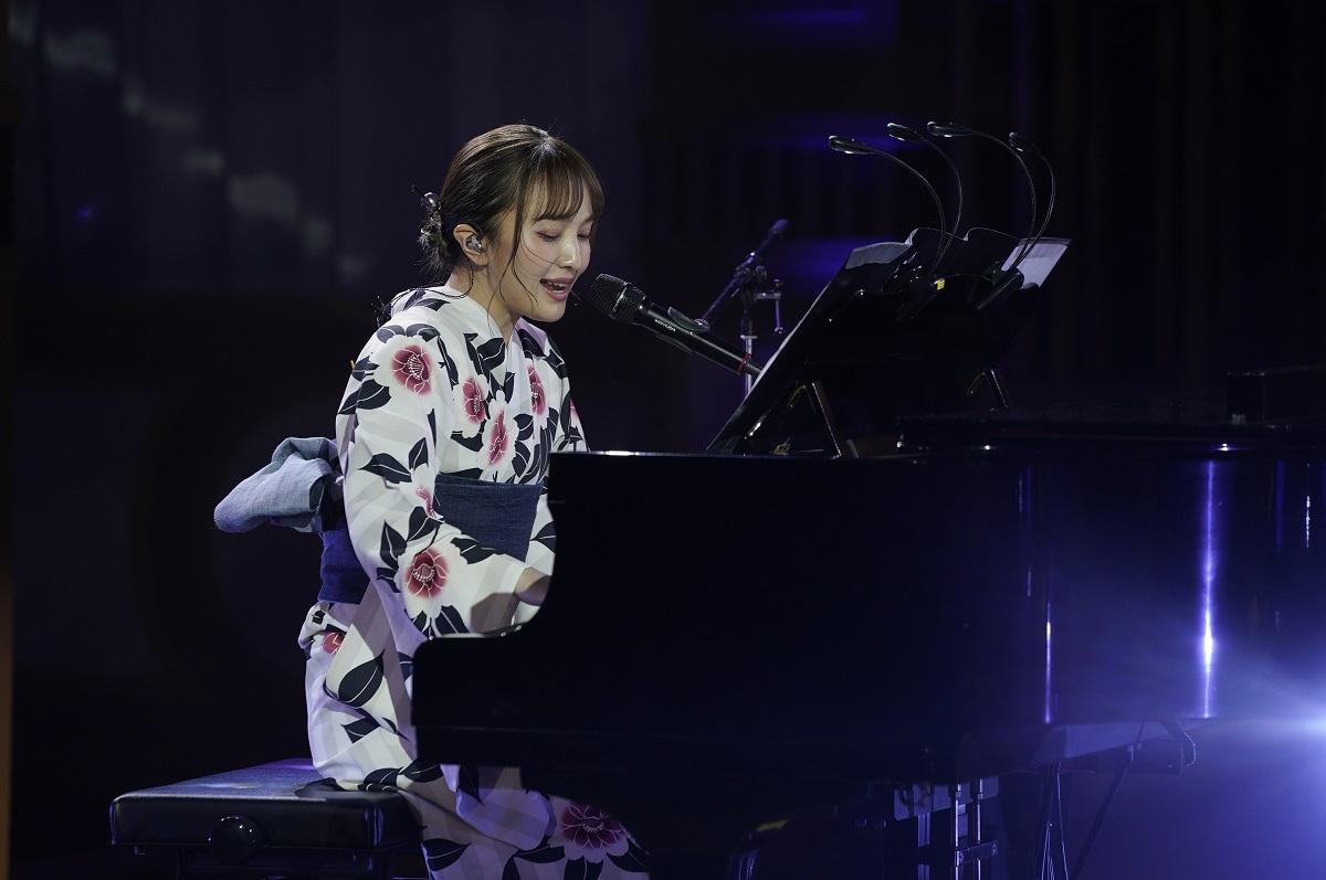 百田夏菜子が浴衣姿でピアノ演奏を披露　尾上松也と「すくってごらん」劇中歌をデュエット　「ももいろ歌合戦」で