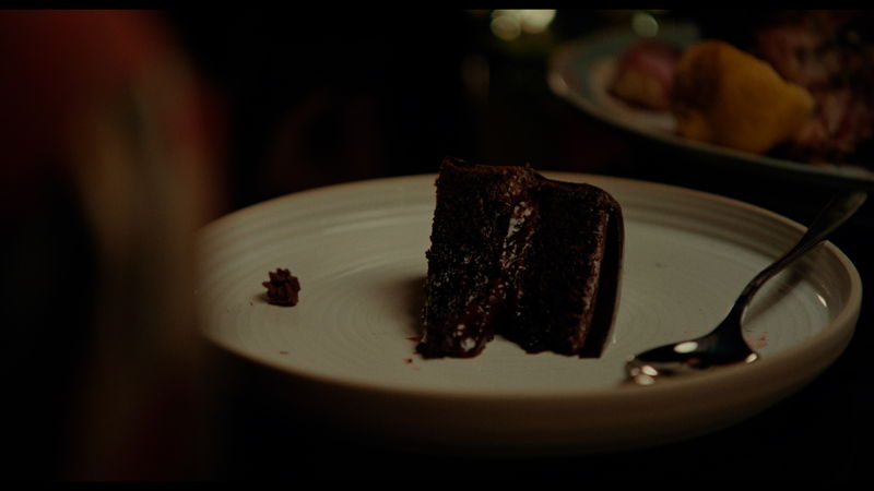 隣の山荘のゴミ捨て場に女性の遺体？　この山荘は何かがおかしい　「KEEPER／キーパー」本編映像