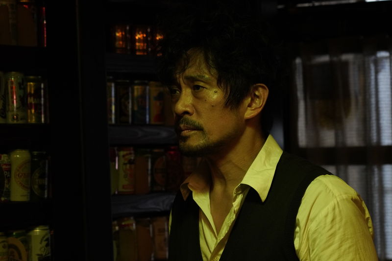 内野聖陽　春画について熱く解説　笑いながら執筆に励む姿も　春画研究者役　「春画先生」場面写真