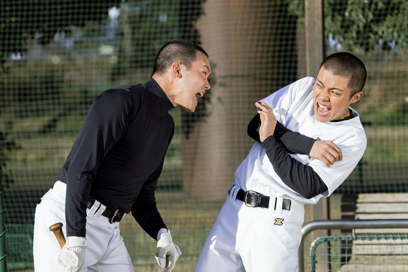 先輩のティーバッティング　緊張でうまく投げられない後輩　激怒する先輩　「野球部に花束を」本編映像