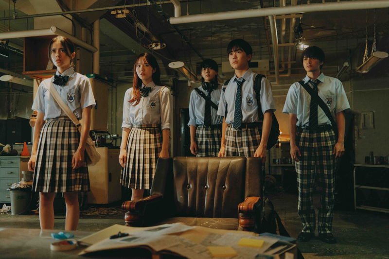 橋本環奈が見せる不安げな表情　呆然と立ち尽くす眞栄田郷敦の姿も　「カラダ探し THE LAST NIGHT」