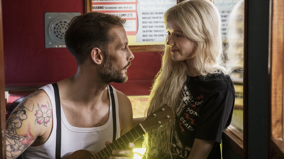 ”人間と人魚の恋の歌”を口ずさむ監督・キャスト　映画「マーメイド・イン・パリ」インタビュー映像公開