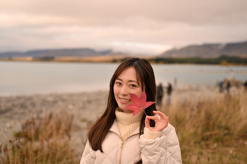 福士蒼汰が撮影のオフショット　楓の葉を手にする福原遥　屈託のない笑顔の宮沢氷魚　映画「楓」