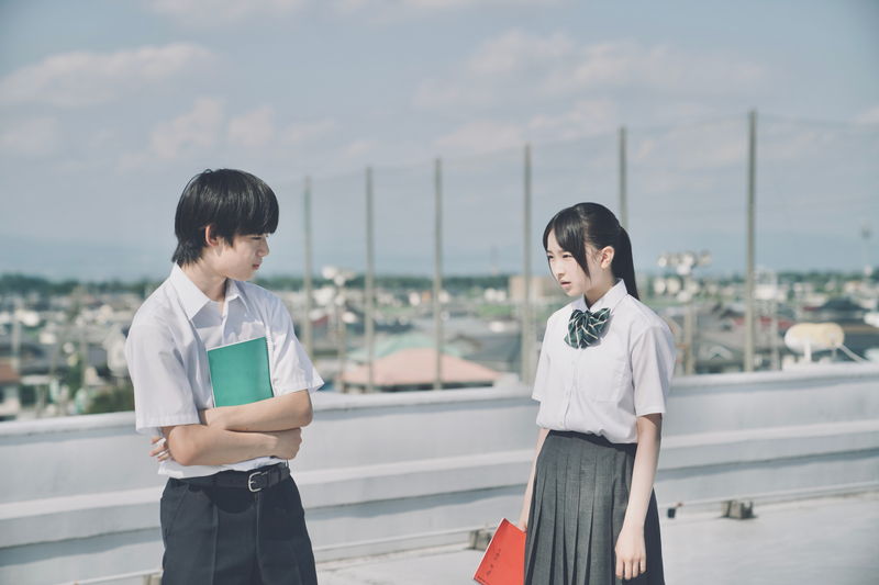 芳根京子＆髙橋海人　入れ替わったまま15年　切ない思いがあふれ出る横顔　「君の顔では泣けない」場面写真