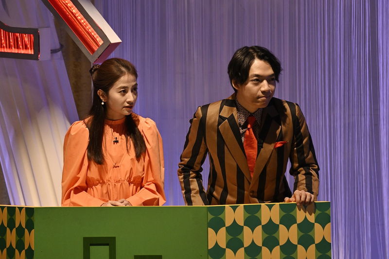 中村倫也と神木隆之介が対峙する張り詰めた瞬間　「君のクイズ」場面写真