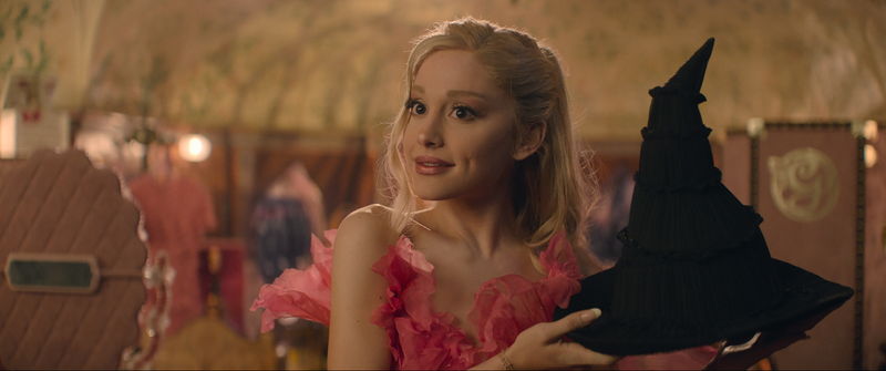 シンシア・エリヴォ＆アリアナ・グランデら　個性豊かなキャラ　「ウィキッド　ふたりの魔女」場面写真