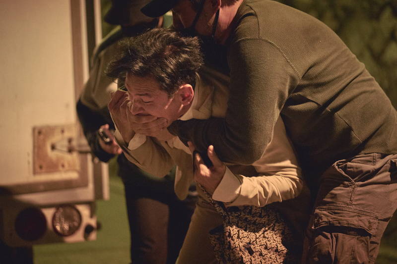 韓国トップスター 突然の襲撃を受け、スタンガンで意識を失う ファン・ジョンミン主演「人質」本編映像