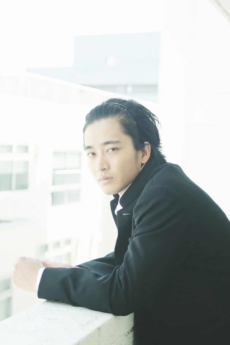 佐藤寛太が5役　とがった表情の中学生、ほがらかな姿のクリーニング屋姿も　「不死身ラヴァーズ」場面写真