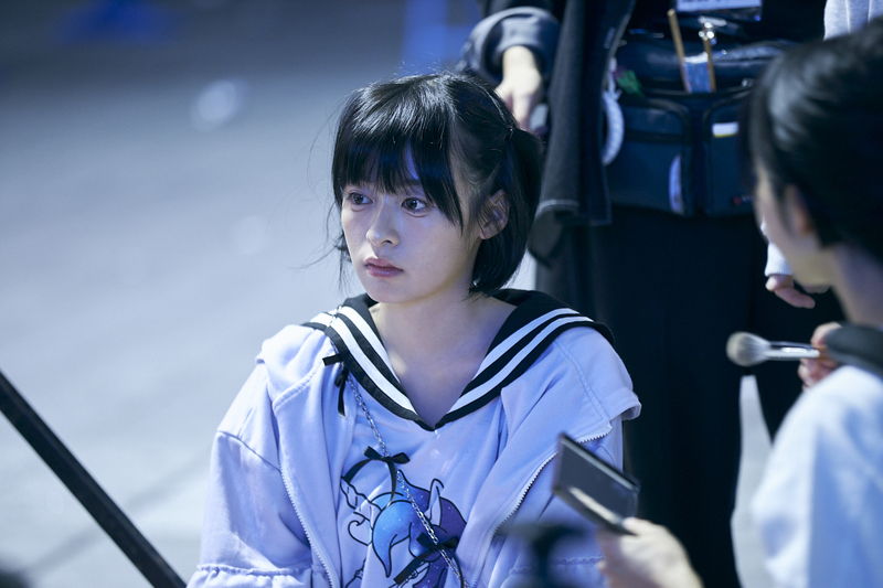 森七菜　コスプレでカラオケする姿　ハーフツインで印象的な表情も　「炎上」場面＆メイキング写真