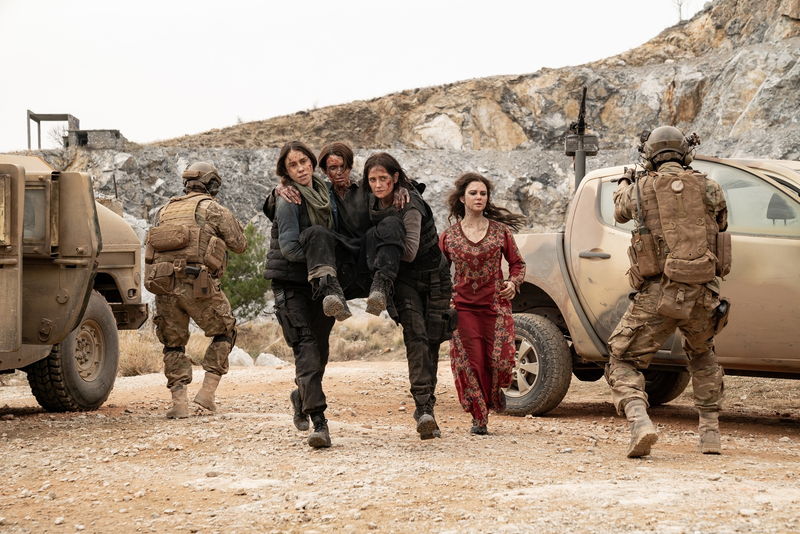 国際救援団体を装い結成された、女性だけの傭兵部隊　「ダーティ・エンジェルズ」場面写真