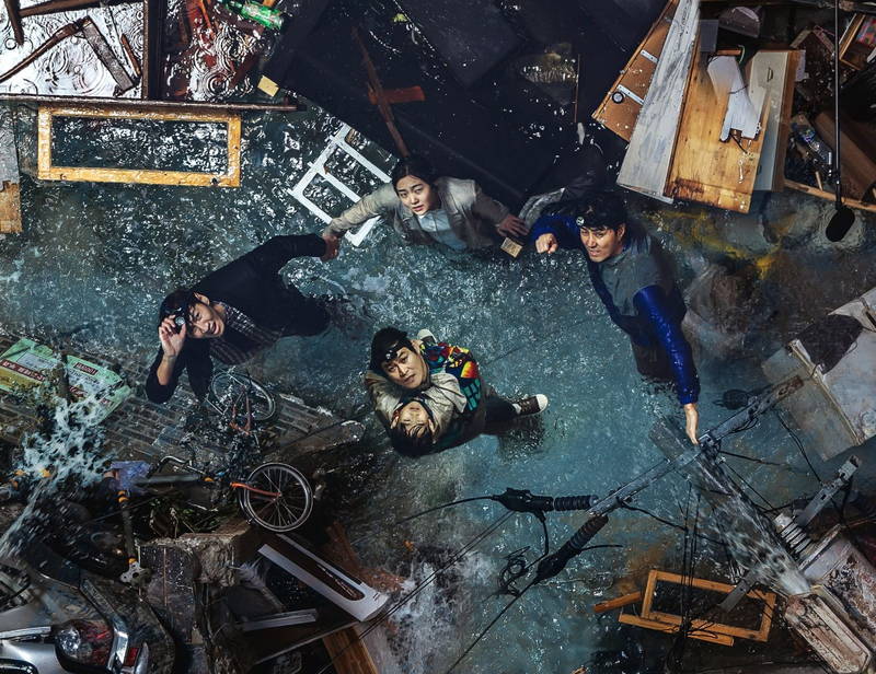 ソウル中心地にできた巨大陥没穴　マンションを地下500mまで沈ませる　「奈落のマイホーム」場面写真