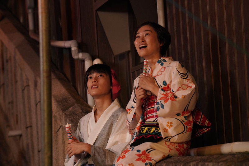 池田エライザ、久保田紗友らが艶やかな浴衣姿　夏祭りのデートシーン　「リライト」場面写真
