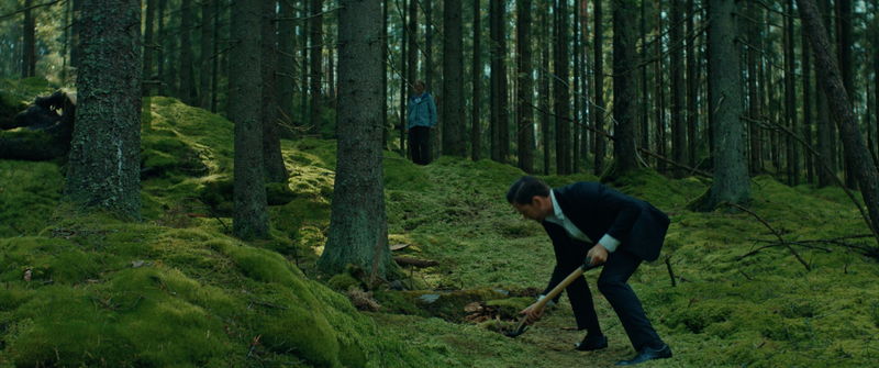 マッツ・ミケルセン　ビートルズ思わせる衣装　ジョン・レノンと思い込む男に　「さよなら、僕の英雄」特報