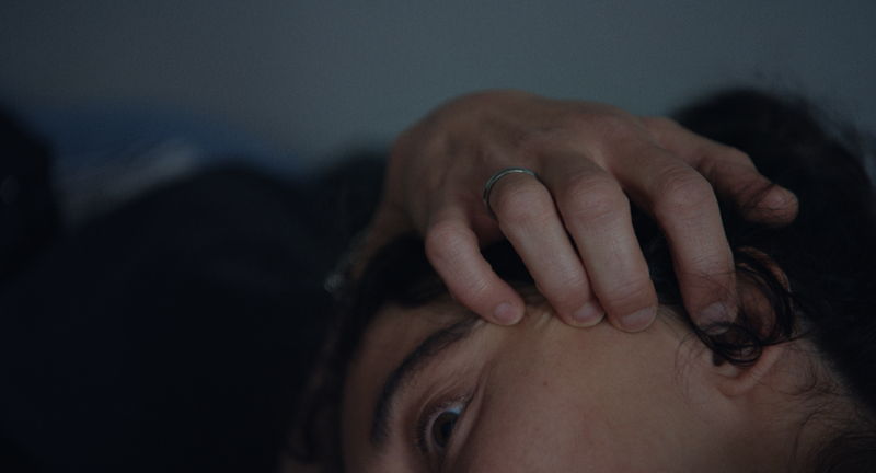 隣の山荘のゴミ捨て場に女性の遺体？　この山荘は何かがおかしい　「KEEPER／キーパー」本編映像