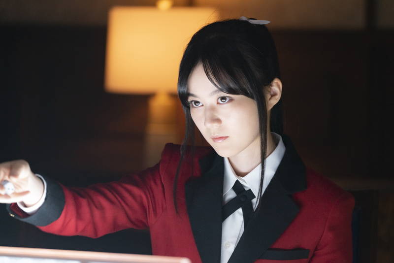 生田絵梨花が果たし状　森川葵と激しいギャンブルバトル　ドラマ「賭ケグルイ双」新場面写真公開