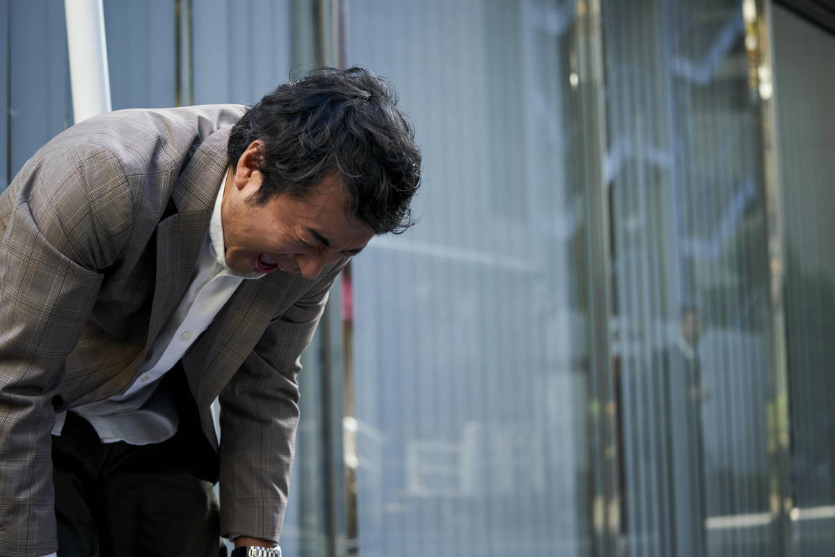 ムロツヨシ、覆面姿で岸井ゆきのに詰め寄る 負の感情全開 「神は見返りを求める」場面写真