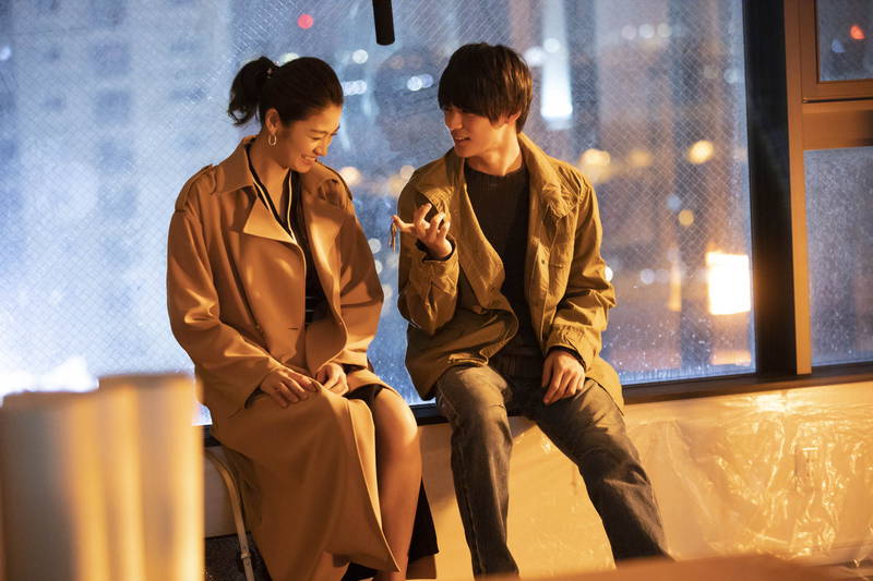 瀧内公美の笑顔 隠し事 ラフな服装 神尾楓珠と関係持つ女性演じる 映画 裏アカ 新場面写真 映画スクエア 瀧内公美の笑顔 隠し事 ラフな服装 神尾楓珠と関係持つ女性演じる 映画 裏アカ 新場面写真 映画スクエア