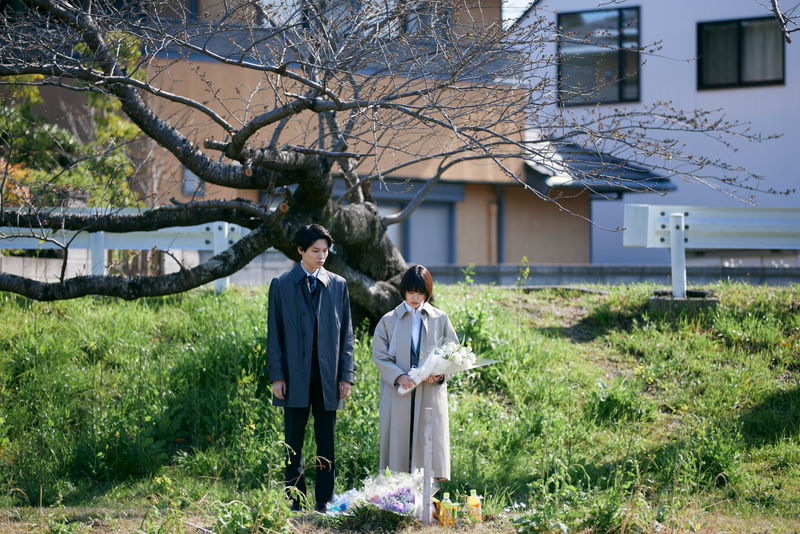 杉咲花　親友の死の真相を調べる決意をする姿　萩原利久も協力　「朽ちないサクラ」本編映像