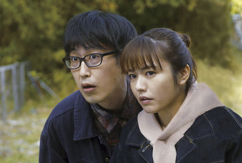 磯山さやか17年ぶり映画主演　がけっぷちカップルが映画界に殴り込みをかける　「愛のこむらがえり」予告