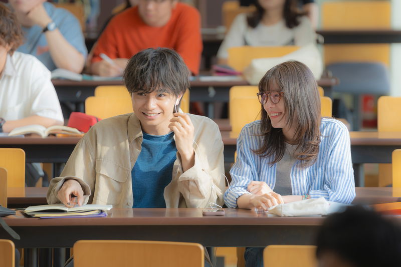 中島健人＆milet　1つのイヤフォンを音楽を聞く幸せな一コマ公開　映画「知らないカノジョ」