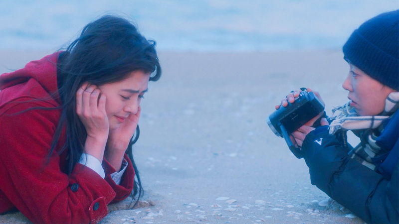 ハン・ソヒ 互いの寂しさを埋めるような深いキス クィア・ロマンスに挑戦 「12月の君へ」本編映像