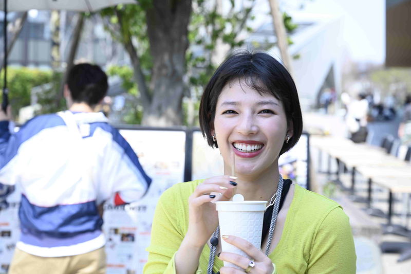 福士蒼汰が撮影のオフショット　楓の葉を手にする福原遥　屈託のない笑顔の宮沢氷魚　映画「楓」