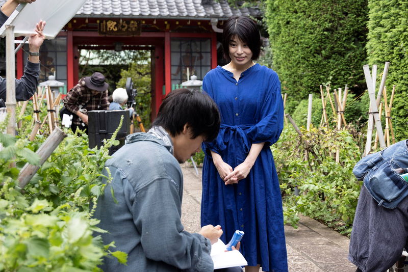 綾野剛＆柄本佑　かつて愛した同じ女性について思いを馳せる姿　「花腐し」場面写真