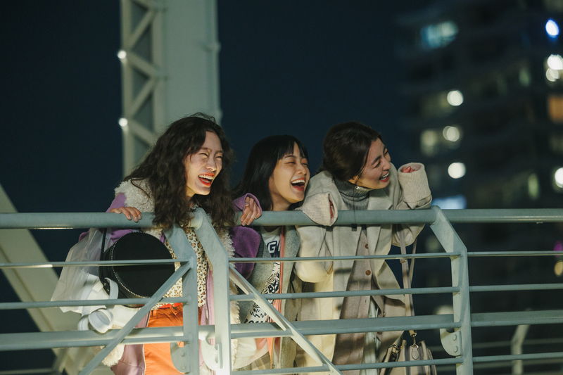 深川麻衣、鼻にケーキのクリームをつけたキュートな姿　映画「つんドル」メイキング