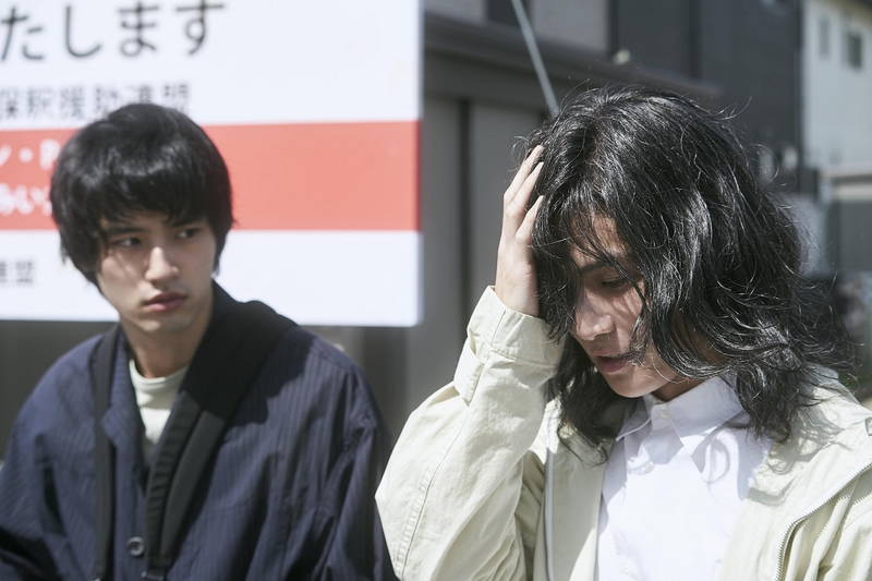 連続殺人鬼・阿部サダヲ　燻製小屋で殺人の一方、パン屋で笑顔接客　「死刑にいたる病」場面写真