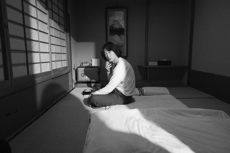 綾野剛が見せる男の色気 田中麗奈、咲耶の姿も 荒井晴彦脚本・監督「星と月は天の穴」場面写真