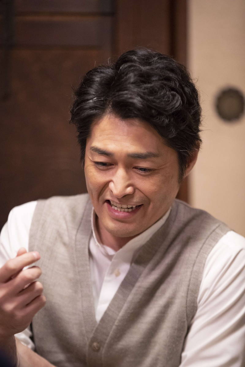 安田顕、どじょう鍋の魅力を語る　ちゃぶ台囲み家族団らん　「リング・ワンダリング」本編映像