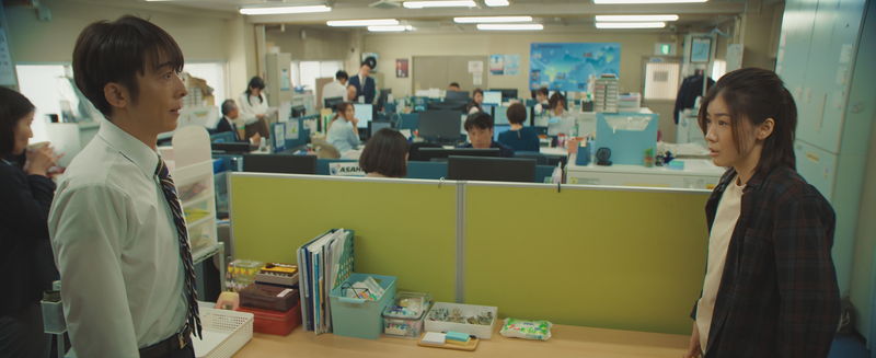 高橋一生　身に覚えのない戸籍上の”妻”に困惑する姿　「ラプソディ・ラプソディ」予告