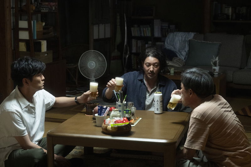 喪失感を抱くオダギリジョーと見切りをつけた松たか子が思いをぶつける様子　「夏の砂の上」場面写真