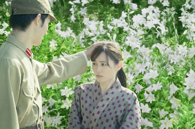 ユリが一面に広がる丘　モヤモヤぶつける福原遥　「あの花が咲く丘で、君とまた出会えたら。」本編映像