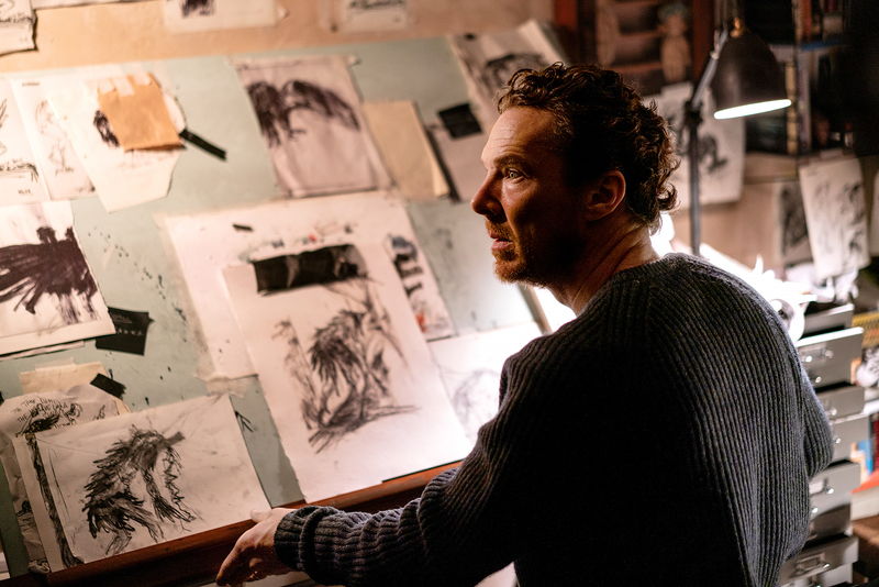 カンバーバッチが、“父”としての喪失や葛藤、愛を体現 「フェザーズ その家に巣食うもの」場面写真